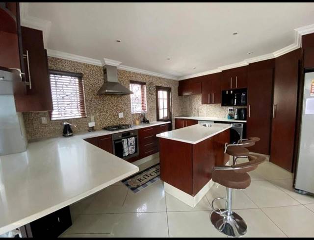 4 BEDROOM PROPERTY TO RENT IN BARBEQUE DOWNS